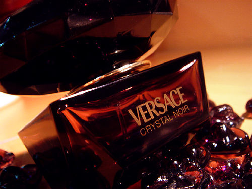 ادکلن زنانه ورساچه مشکی Versace Crystal Noir